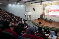 OJK Kaji Regulasi Baru Batasi Paylater, dari Syarat Usia hingga Gaji Minimal 13 Komisoner Otoritas Jasa Keuangan (OJK) sekaligus Kepala Eksekutif Pengawas Lembaga Pembiayaan, Perusahaan Modal Ventura, Lembaga Keuangan Mikro, dan Lembaga Jasa Keuangan Lainnya (PVML), Prof. Agusman memberikan kuliah umum. (Istimewa)