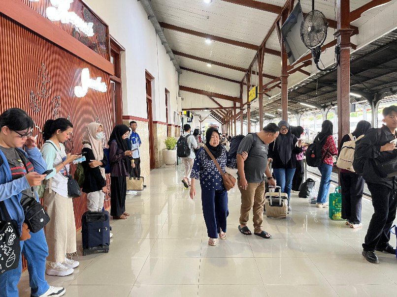 Suasana di Stasiun Kereta Api Jember. (Foto: Istimewa)