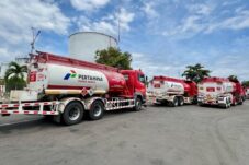 Tanggapi Krisis Distribusi BBM di Jember, Pertamina Akhirnya Tambah Armada Jadi 93 Angkutan 8 Tanggapi Krisis Distribusi BBM di Jember, Pertamina Akhirnya Tambah Armada Jadi 93 Angkutan
