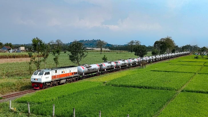 Bantah Video Viral Tambahan Distribusi BBM via Kereta Api ke Jember, KAI: Kabar Menyesatkan