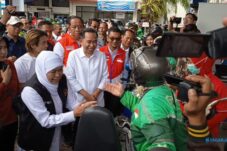 Sidak ke Pasar dan SPBU di Jember, Gubernur Khofifah Soroti Kelangkaan Beras 9 Sidak ke Pasar dan SPBU di Jember, Gubernur Khofifah Soroti Kelangkaan Beras