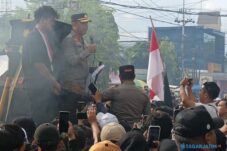 Pengunjuk Rasa di Jember Serukan Kapolri Mundur 3 Pengunjuk Rasa di Jember Serukan Kapolri Mundur