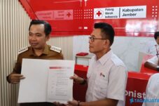 Donor Darah di Jember Terhenti Sementara Akibat Izin Habis, Bupati Fawait Kirim Tim ke Jakarta 6 Donor Darah di Jember Terhenti Sementara Akibat Izin Habis, Bupati Fawait Kirim Tim ke Jakarta