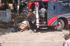 Bus Karyawannya Kecelakaan Usai Wisata ke Bromo, RS Bina Sehat Jember Kerahkan 18 Ambulans 14 Bus yang ditumpangi 55 orang yang sebagian besar nakes dan keluarga karyawan RS Bina Sehat yang mengalami kecelakaan di Probolinggo. (Istimewa)