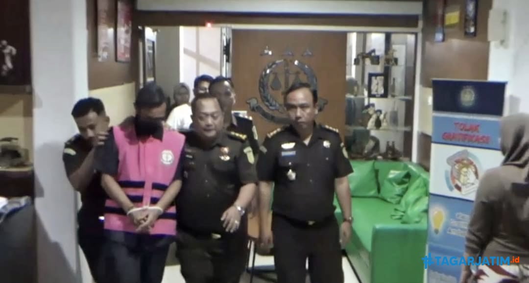 Bareng Mantan Istri, Wakil Ketua DPRD Jember Ditahan di Kasus Korupsi Sosperda 10 Bareng Mantan Istri, Wakil Ketua DPRD Jember Ditahan di Kasus Korupsi Sosperda