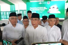 Resmikan 42 SPPG, Ketum PBNU: Kesehatan Santri Tak Sekedar Angka, Ini Soal Nyawa dan Masa Depan Bangsa 11 Ketua Umum PBNU, KH Yahya Cholil Staquf atau Gus Yahya saat diwawancarai usai peresmian 42 SPPG NU se Indonesia, dari Jember. (Foto: Adi Permana/ tagarjatim.id)